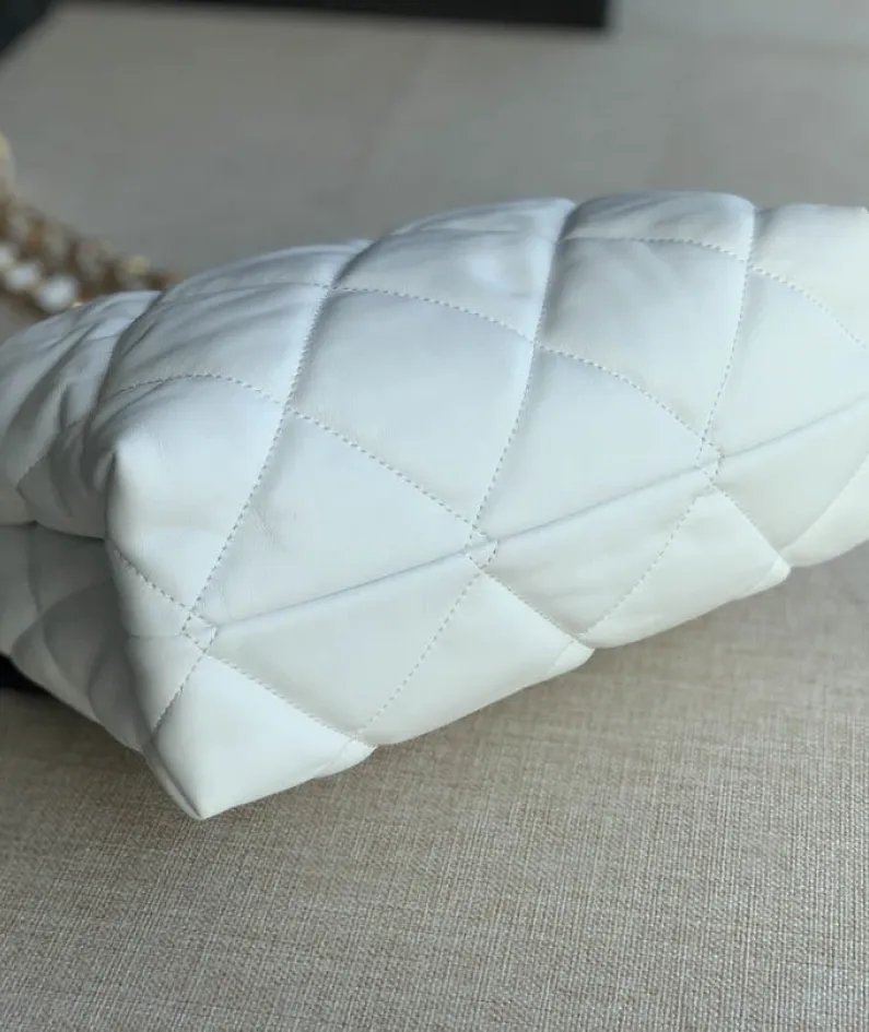 CHANEL shoulder bag Model: AS3502 Size: 24X29X10Cm