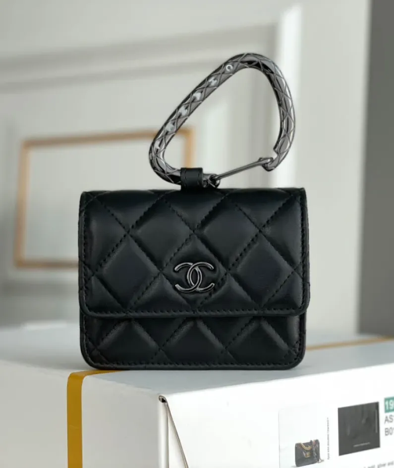 Lambskin Size: 9cmx11cmx3.8cm