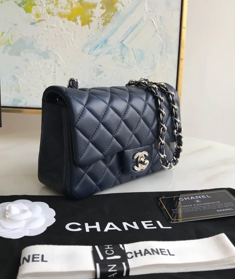 Lambskin Small Bag Size:20X13x7cm Model: 1116