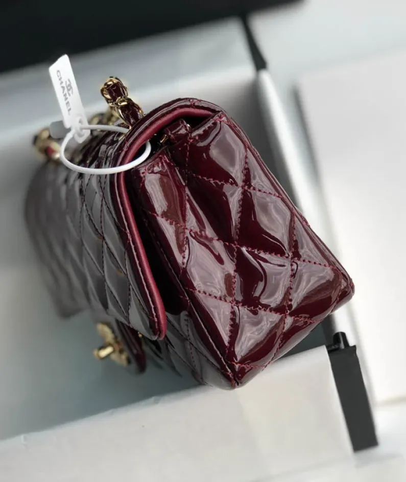 Chanel Patent Leather Pouch Model: 1116 size: 20cm