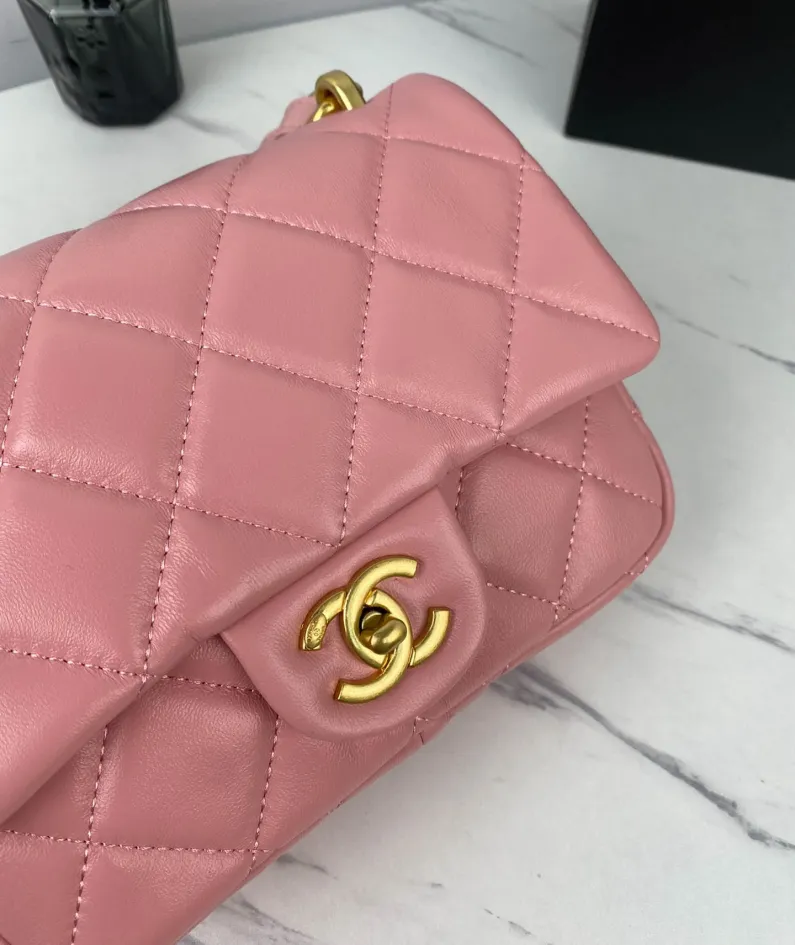 Large Gold Chain Underarm Bag Model Number: As3214