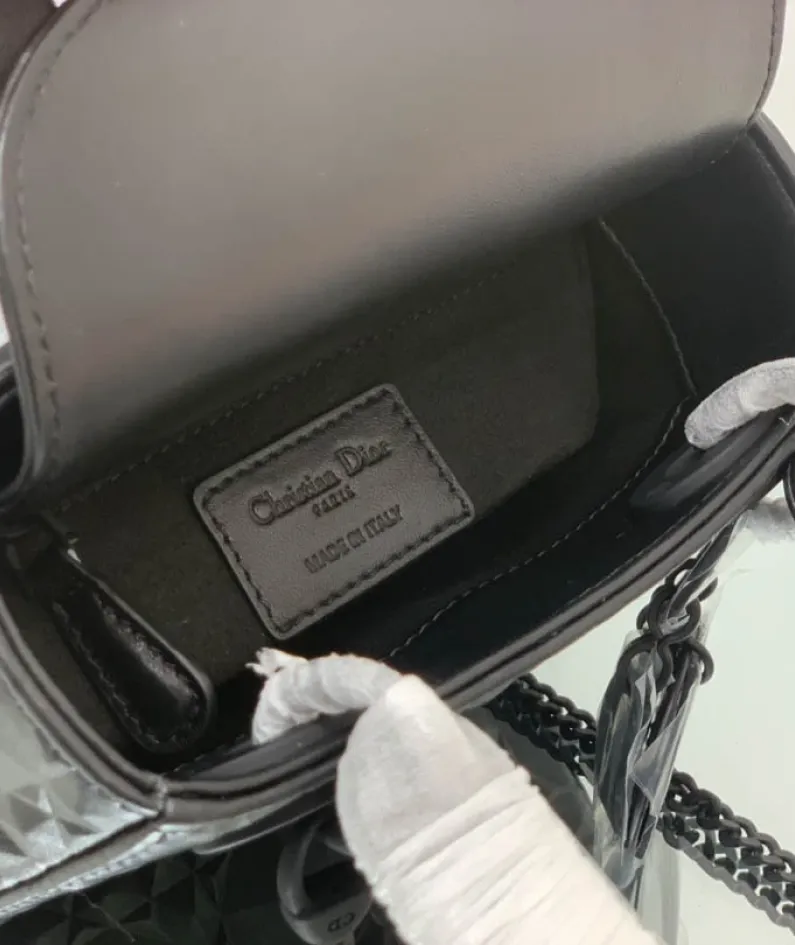 Size: 17 x 7.5x 14cm