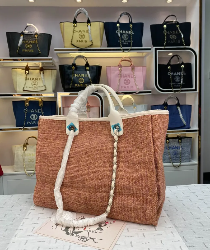 Chanel Shoulder Bag Size: 38*20*30cm Model Number: 8818 Light Plum Red