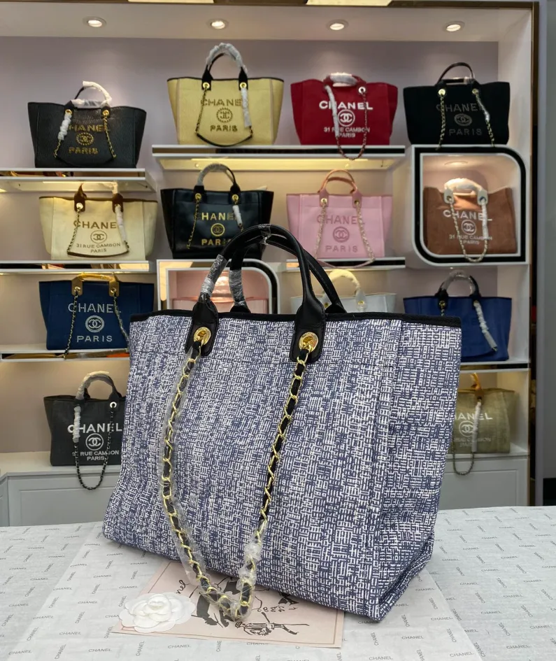 Chanel One Shoulder Handbag Size: 38*30*20 Style: 8820