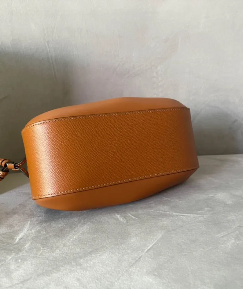 Size 21.5*17*14cm