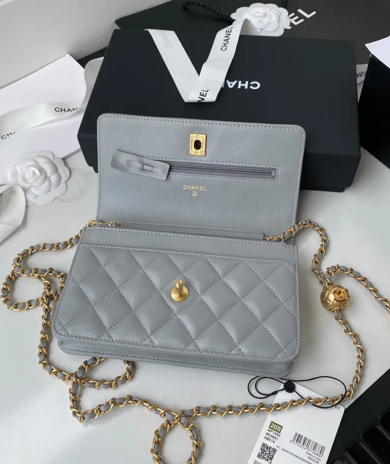 Chane Chain Pouch Size: 19cm
