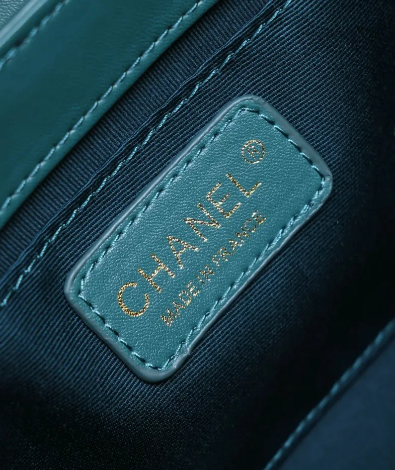 CHANEL retro bag size: 22*7.5*14cm