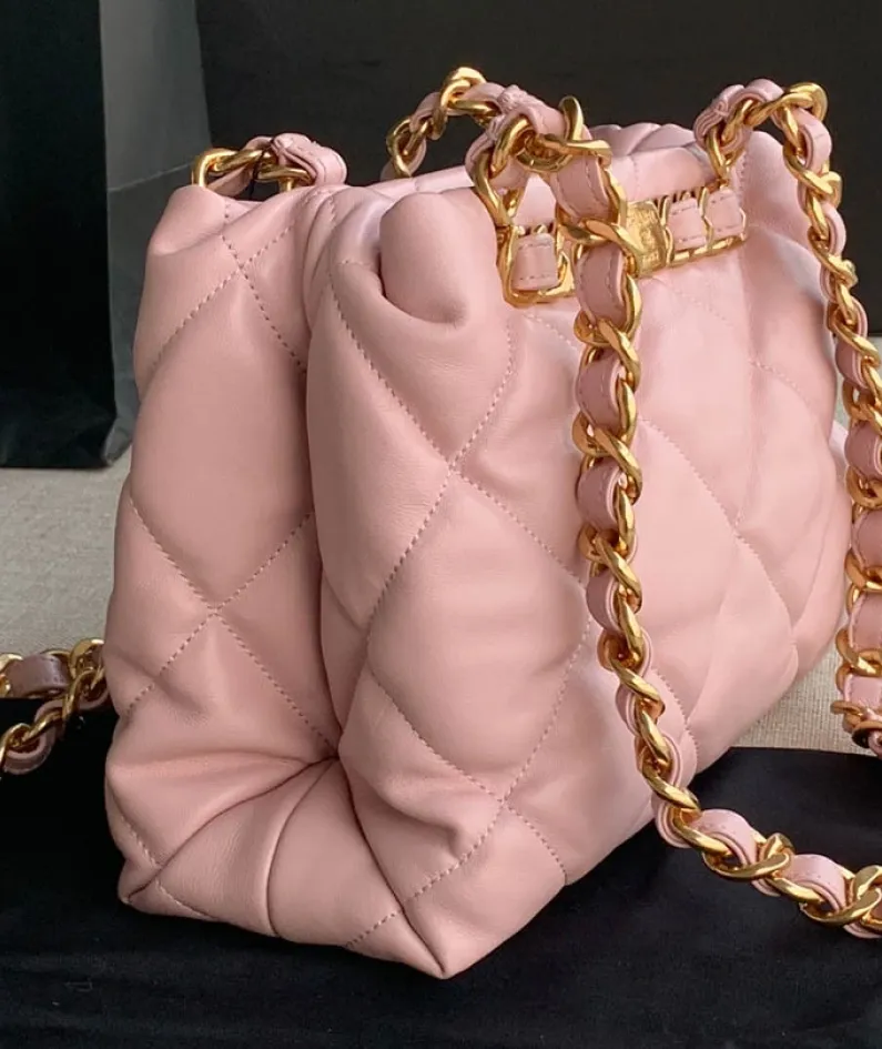 CHANEL Model: AS3502 Size: 24X29X10Cm