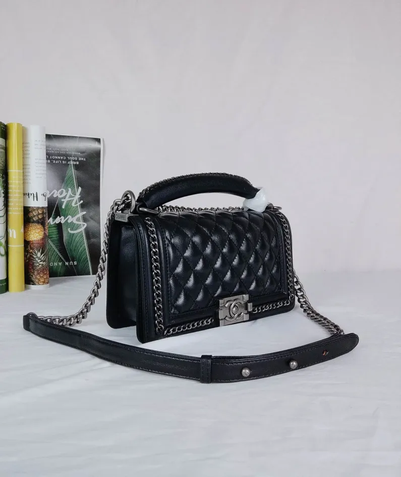 Lambskin Size: 25*16*9cm Style: 67086-1