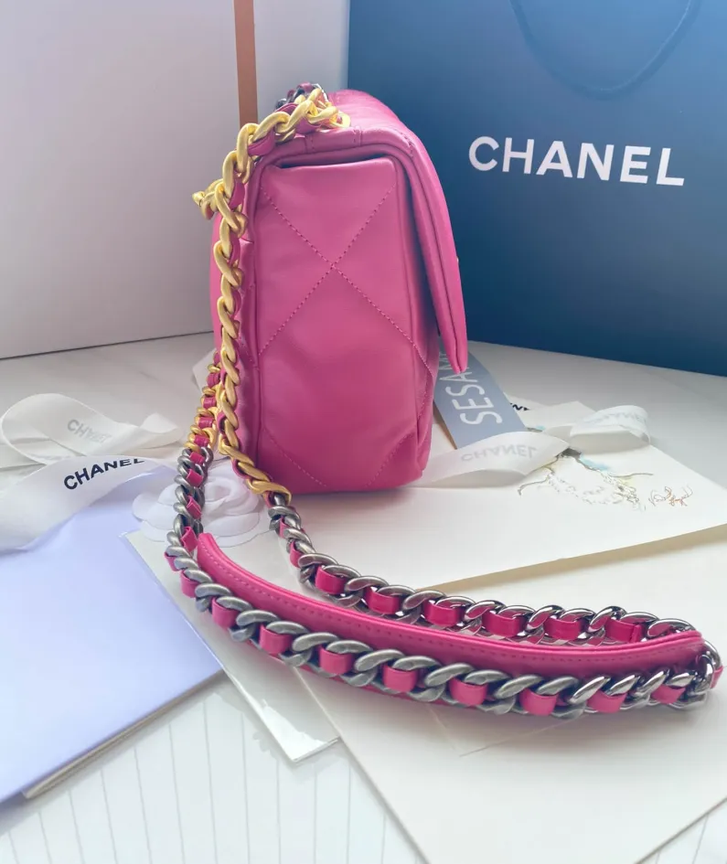 Chanel Model: S1160 Size: 26cm