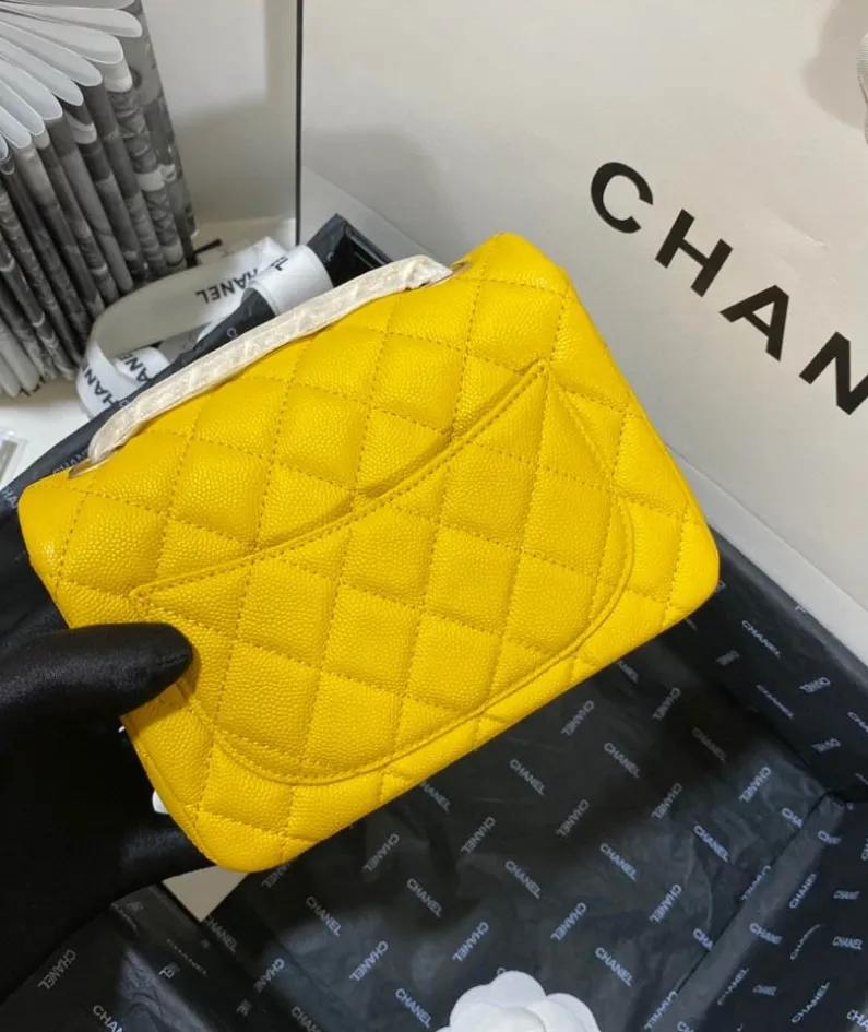 Lambskin Model: 1115 Size: 17cm
