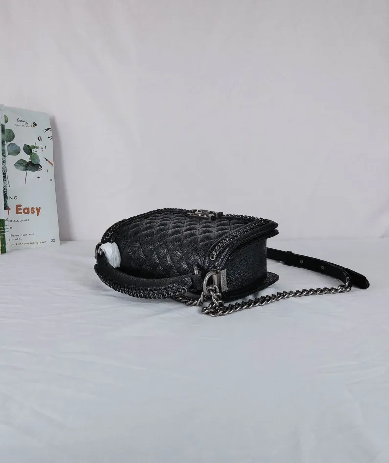Lambskin Size: 25*16*9cm Style: 67086-1