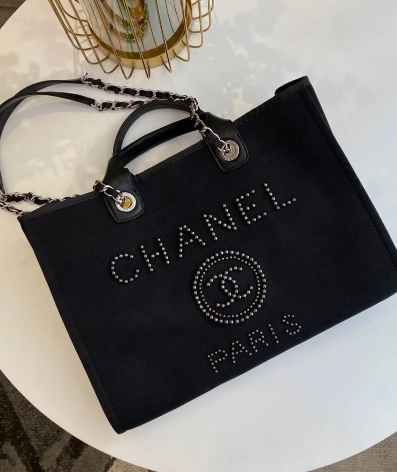 Chanel Model: AS66941 Size: 39cm