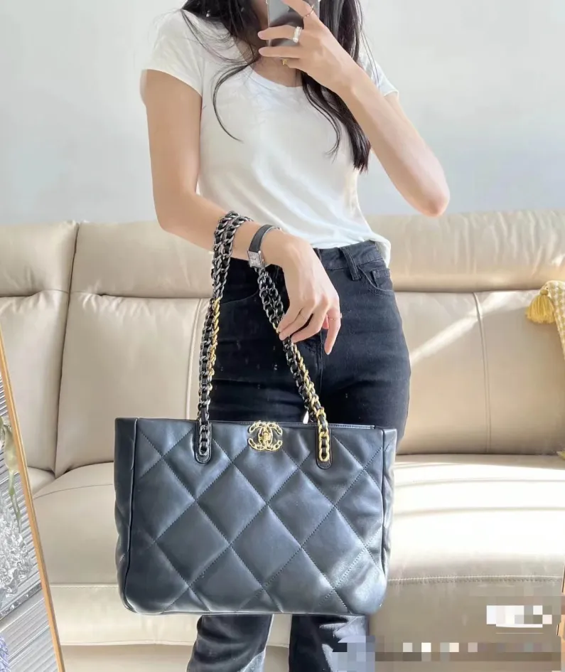 Lambskin Model: AS3519 Size: 30*37*10cm