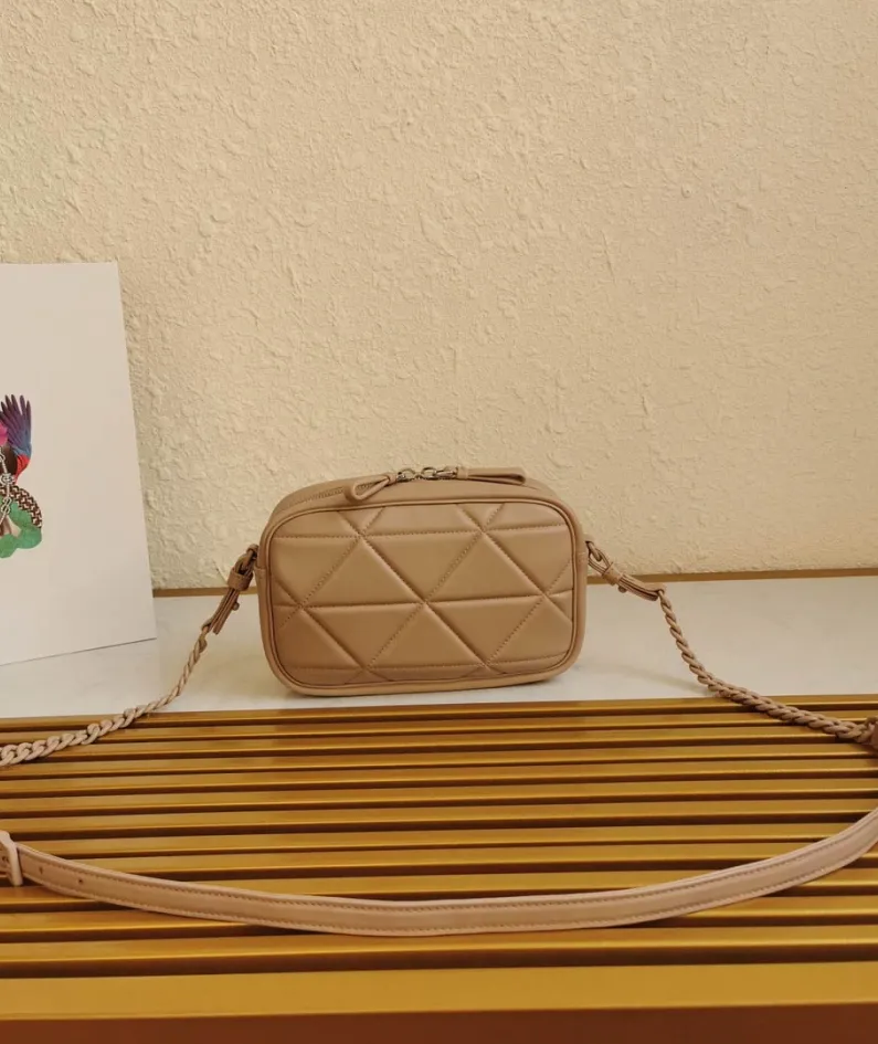 Prada shoulder bag Size: 13.5x21cm 1BH141