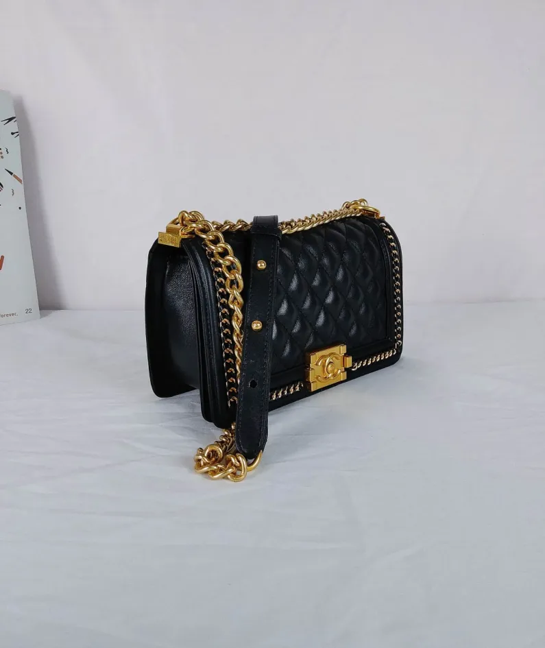 Lambskin Size: 25*16*9cm Style: 67086-2