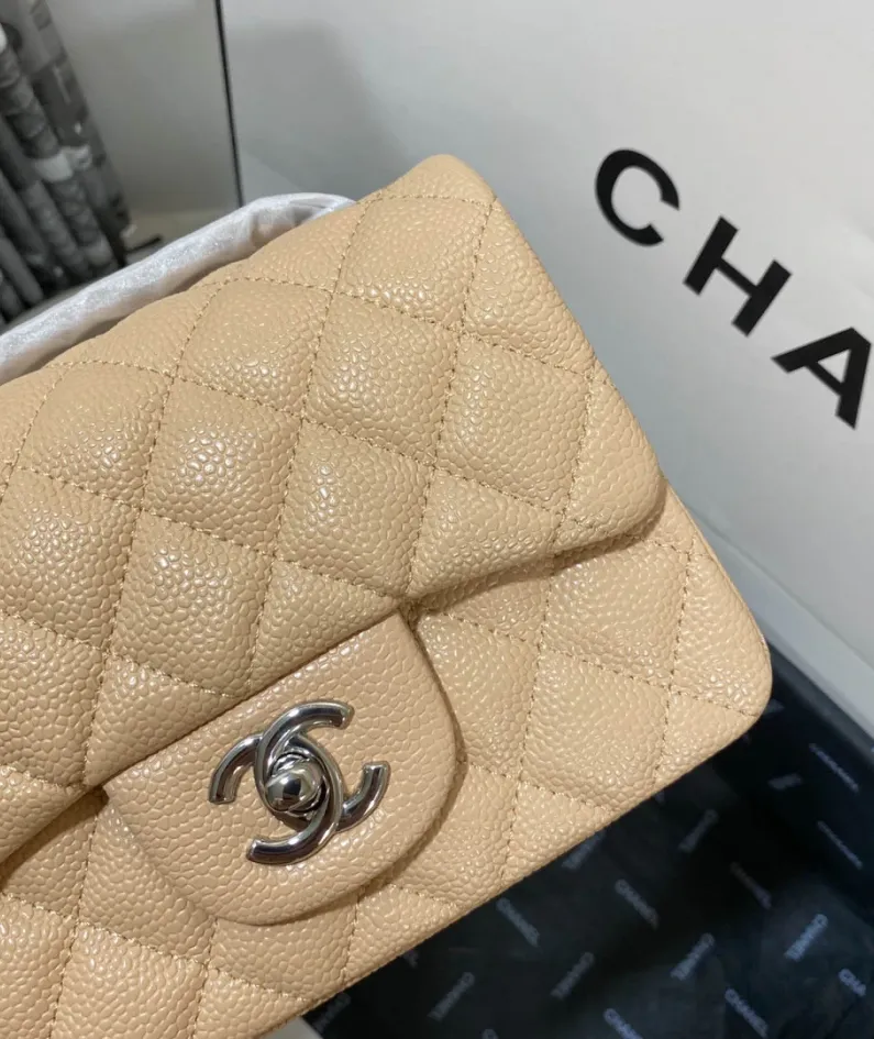 Lambskin Model: 1115 Size: 17cm