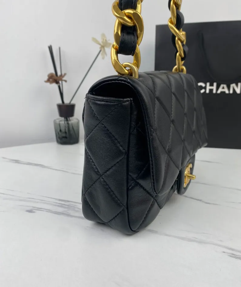 Large Gold Chain Underarm Bag Model Number: As3214
