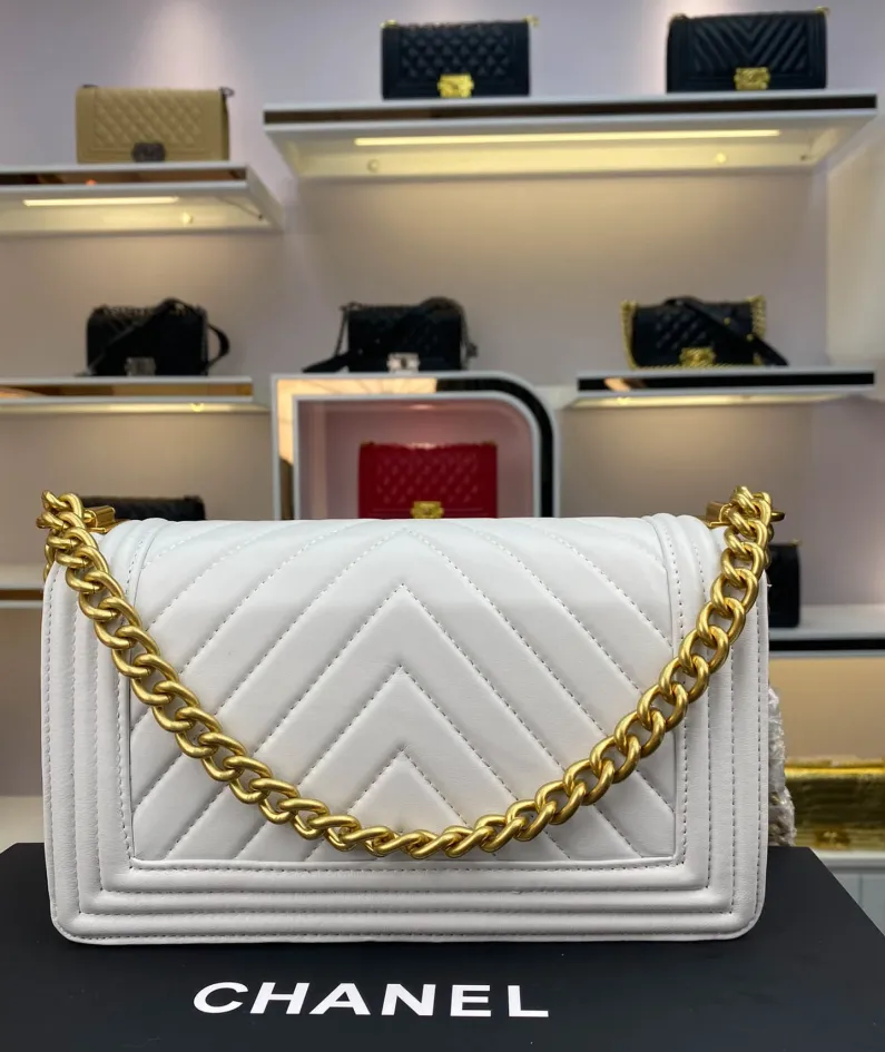 Gilt buckle Model number: 67086 Size: W25*H14-16*D7.5