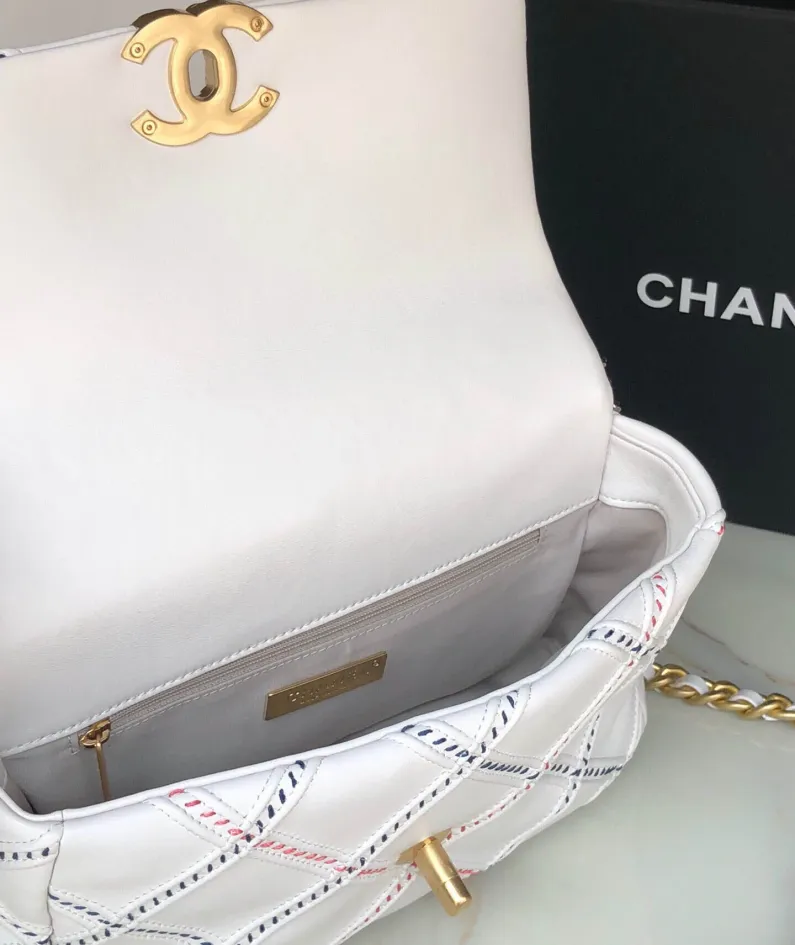 Chanel Model: S1160 Size: 26cm