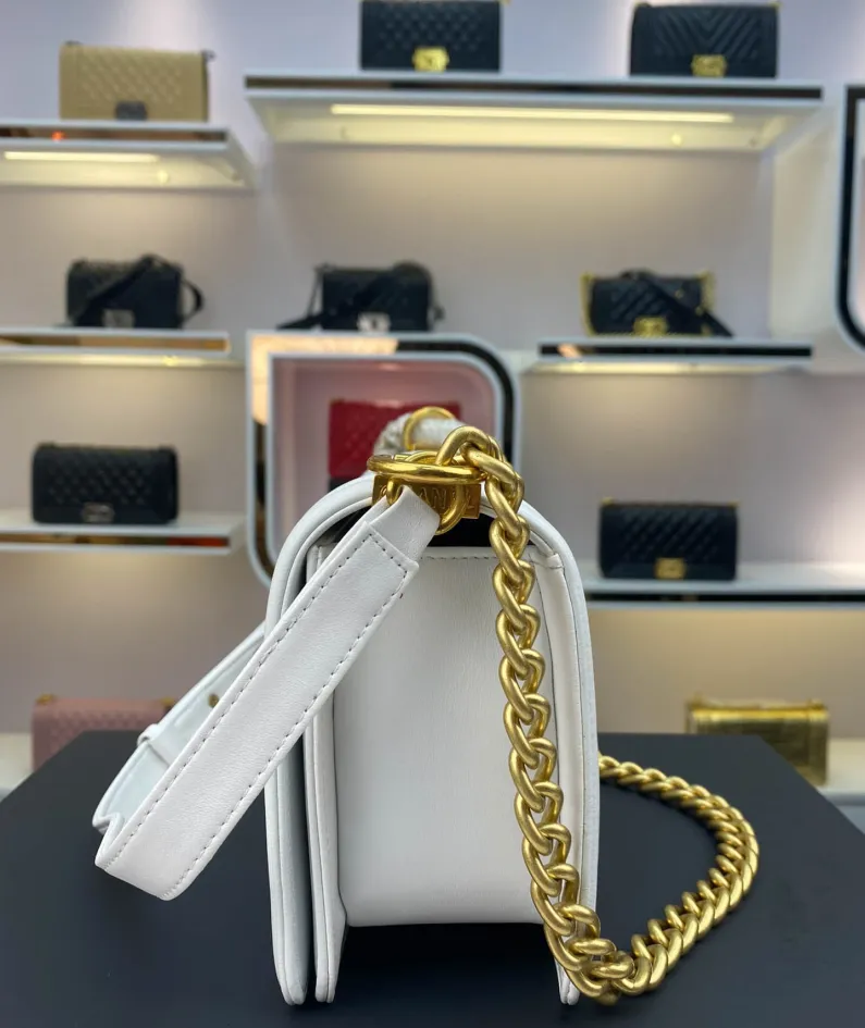 Gilt buckle Model number: 67086 Size: W25*H14-16*D7.5