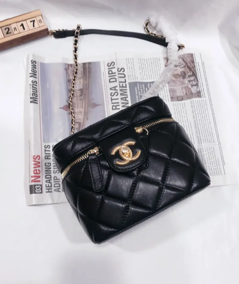 Chanel Shoulder Bag Size: 17*14*14