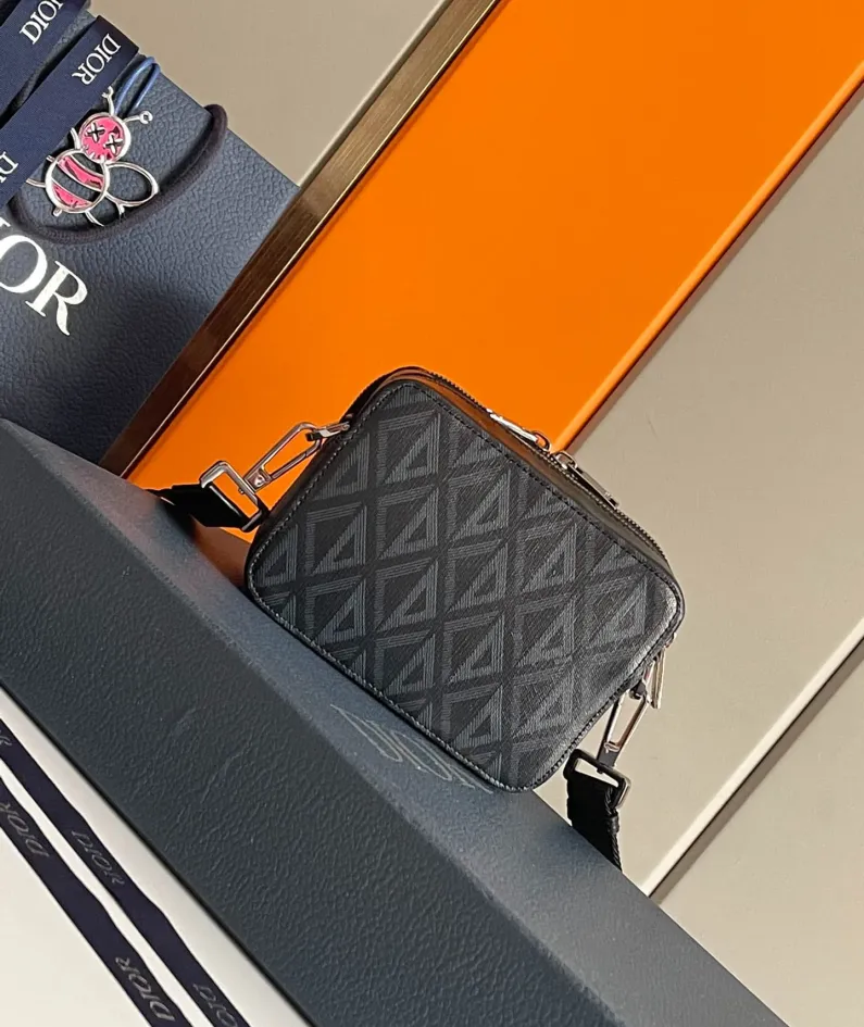 Clutch Messenger Bag Size: 17*12.5*5cm