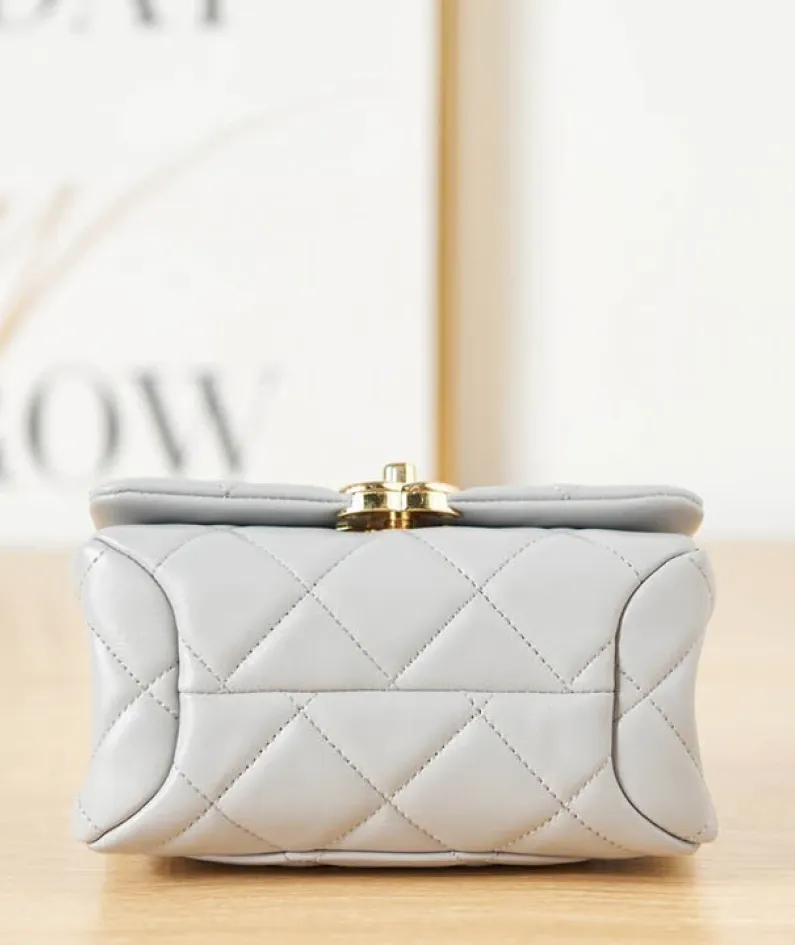 Lambskin Style: AS3366 Size: 20X9X13.5Cm