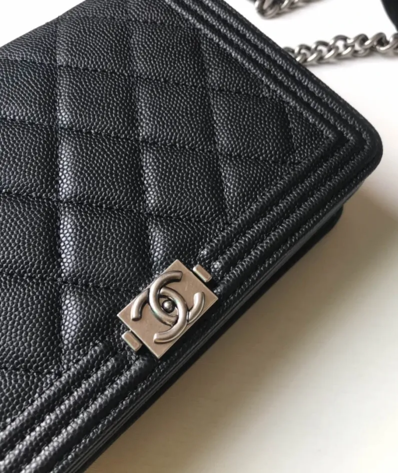 CHANEL Style: 81969 Size: 19x12.5x3cm