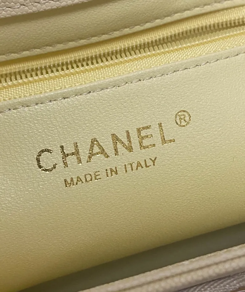 CHANEL pearl ball pattern size:19x7x14cm model number 93749