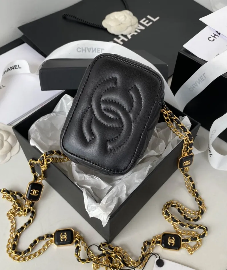 Chanel size: 11*8.5*7cm