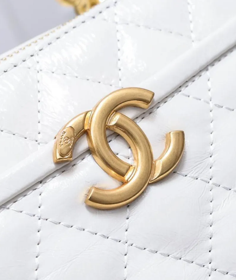 Chanel Size: Large 13.5*18.5x7.5cm Style Number: 9055
