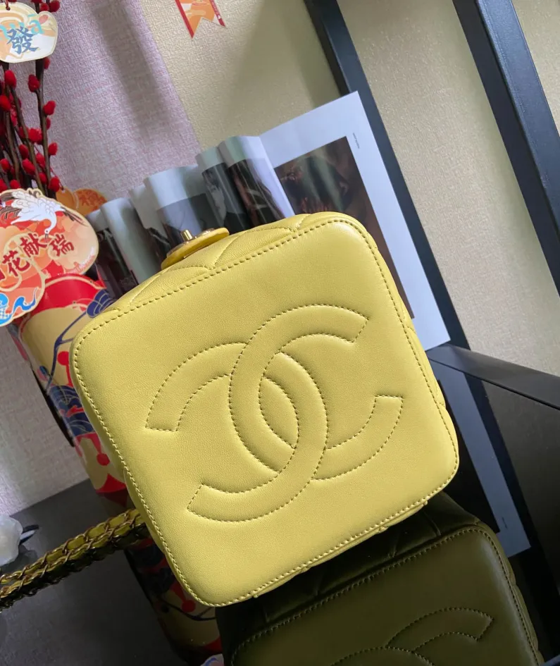 CHANEL size 16.5/16.5/15