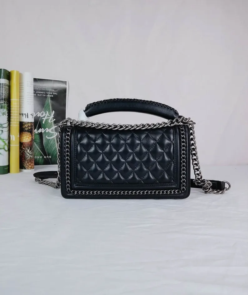 Lambskin Size: 25*16*9cm Style: 67086-1