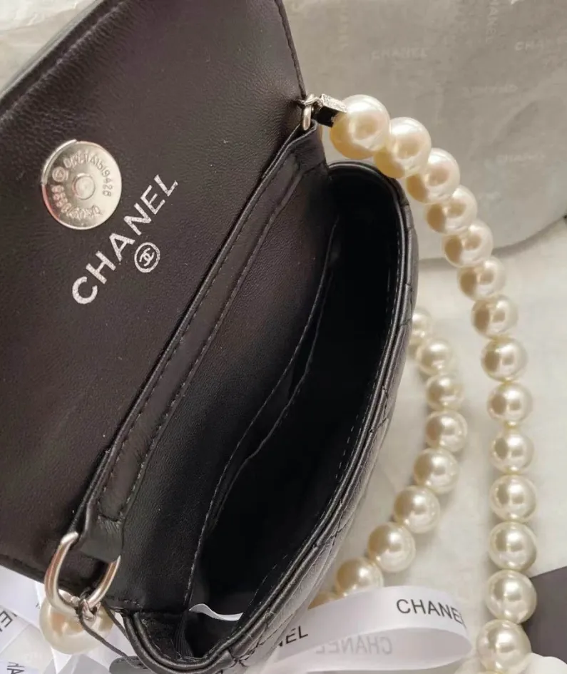 CHANEL round chain bag