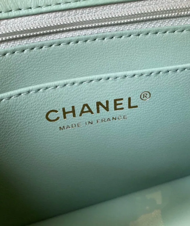 classic flap lambskin light gold buckle classic flap size:17cm