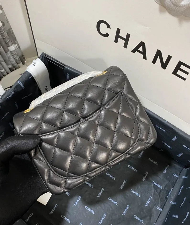 Lambskin Model: 1115 Size: 17cm