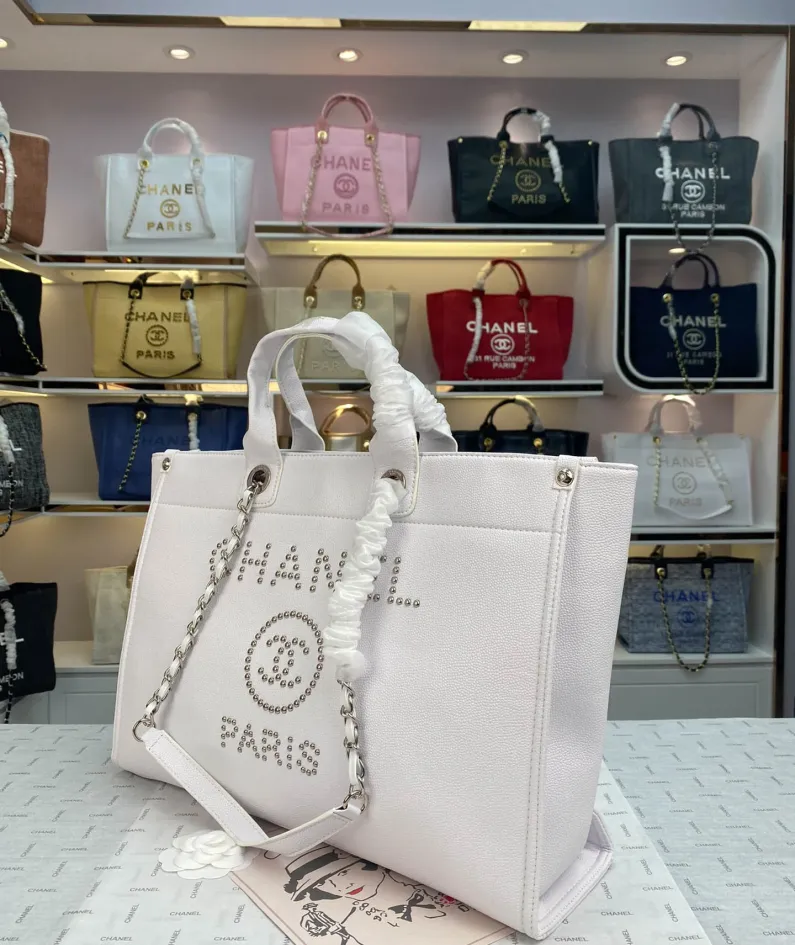 Chanel Size: 42/30/12 Style: 8816