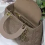 Size: 20x16.5x 8cm