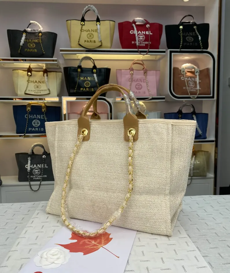 Chanel One Shoulder Handbag Size: 38*30*20 Style: 8820