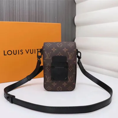 Louis Vuitton Model No. 69405 Size: 15x17x8 cm