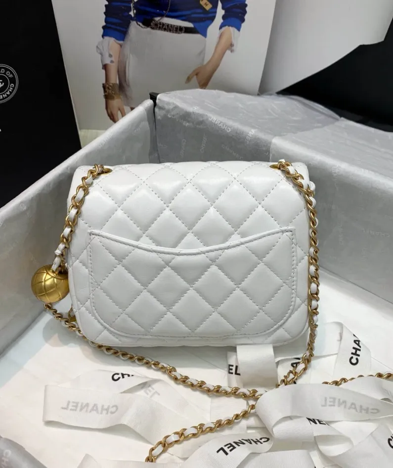 classic flap lambskin light gold buckle classic flap size:17cm