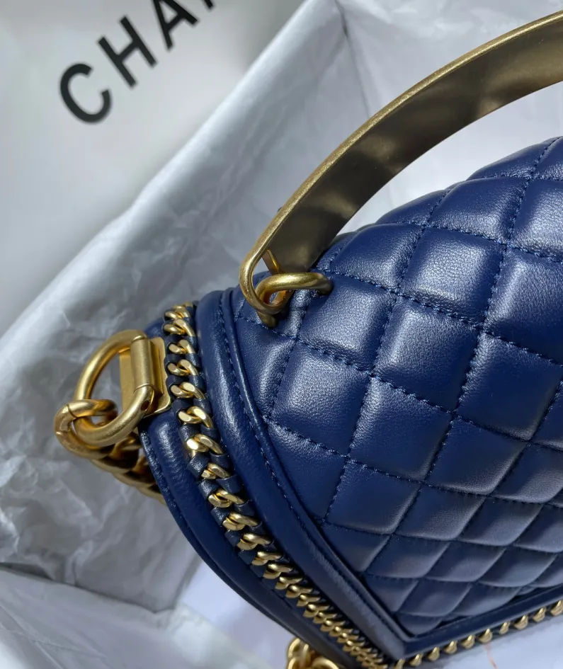 CHANEL Wrist Bag Model: 67086-1 Size: 25