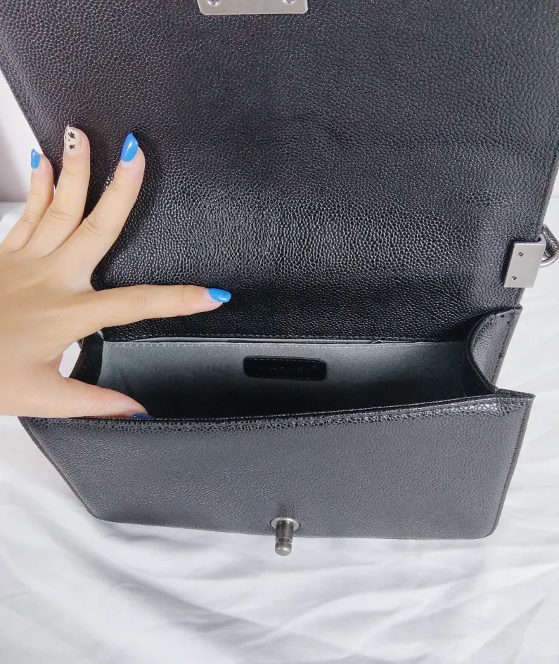 Lambskin Size: 25*16*9cm Style: 67086-2