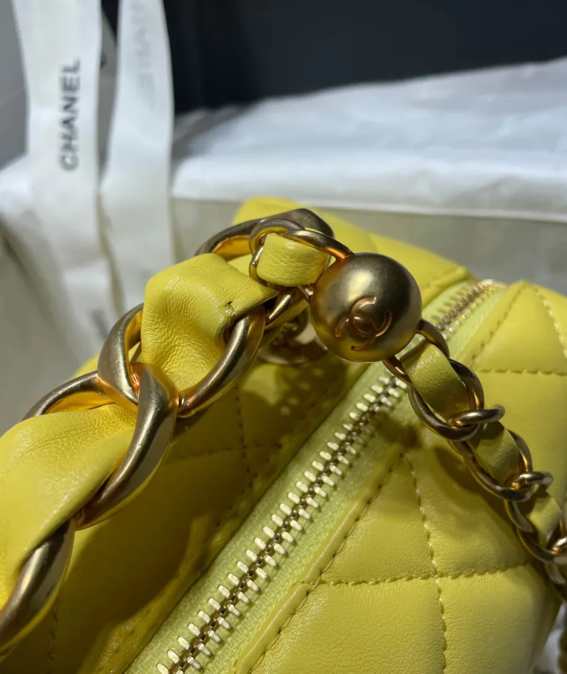 Chanel shoulder bag size: 22*10*15