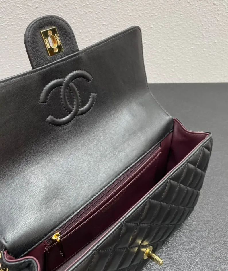 Chanel size: 27*25*6, style 677
