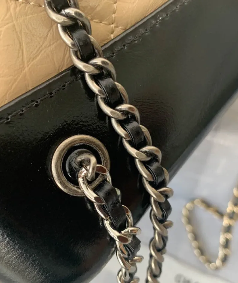 CHANEL Wandering Backpack Model: 94485#: Size 20X7X23CM
