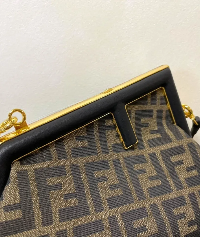 FEND1 First Size: 32.5x15x23.5cm 26x9.5x18cm