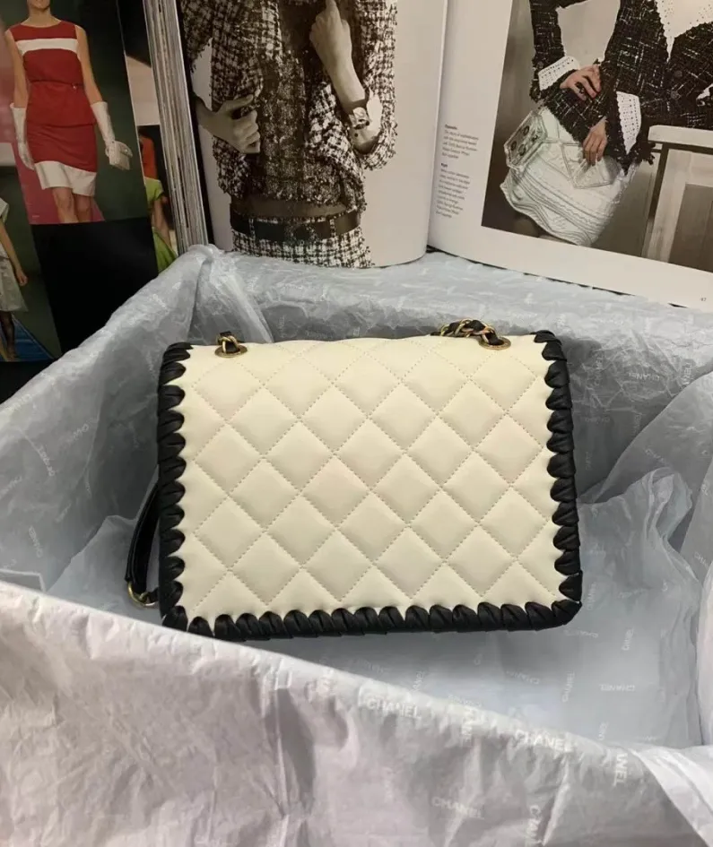 Chanel Tofu Bun Size: 22cm Style: AS2496