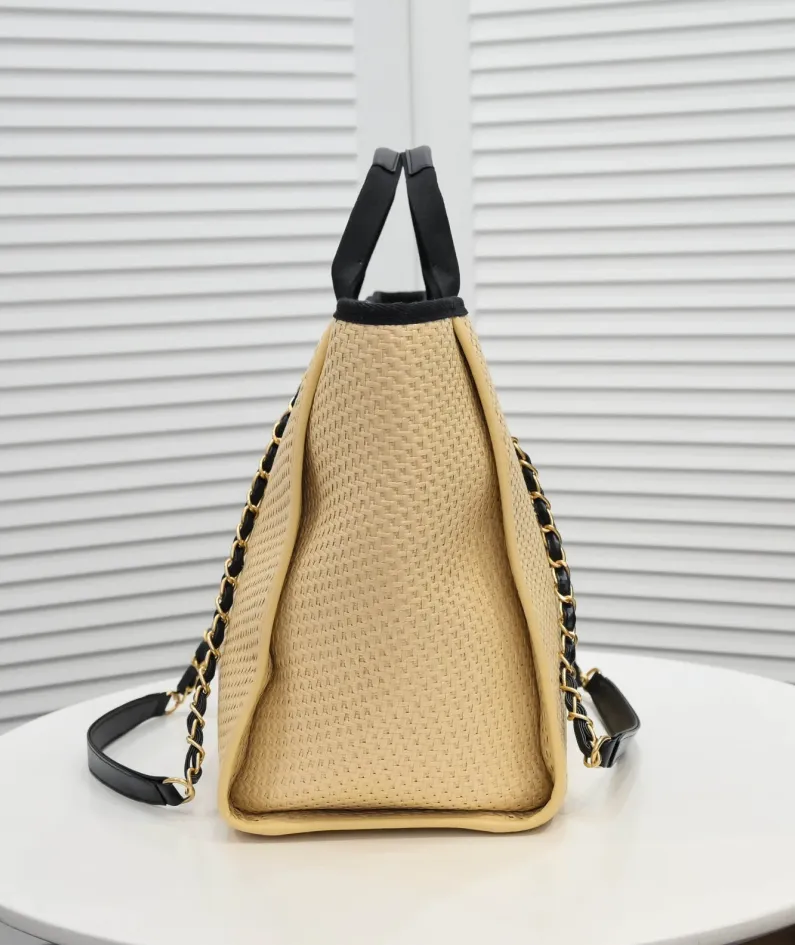 Chanel Size: 38*32*18cn Style: 9060